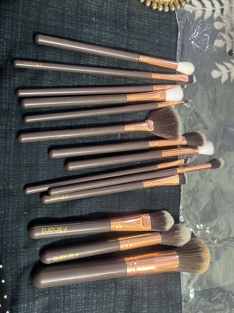 Makeup Brushes Wuth Kit