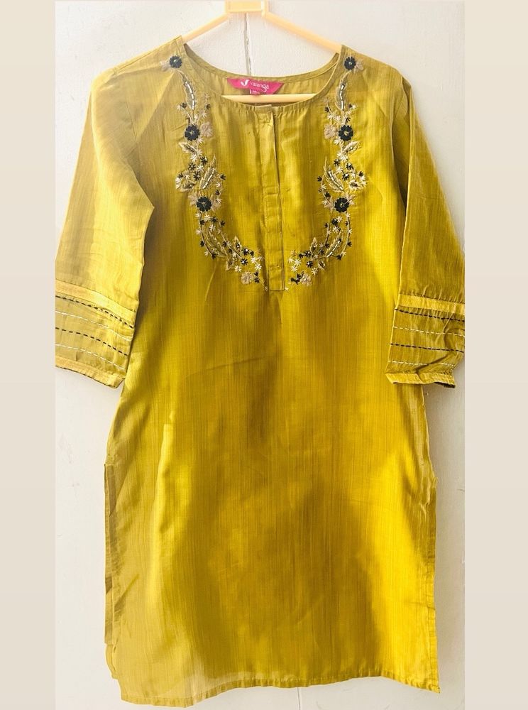 Kurti with thread embroidery