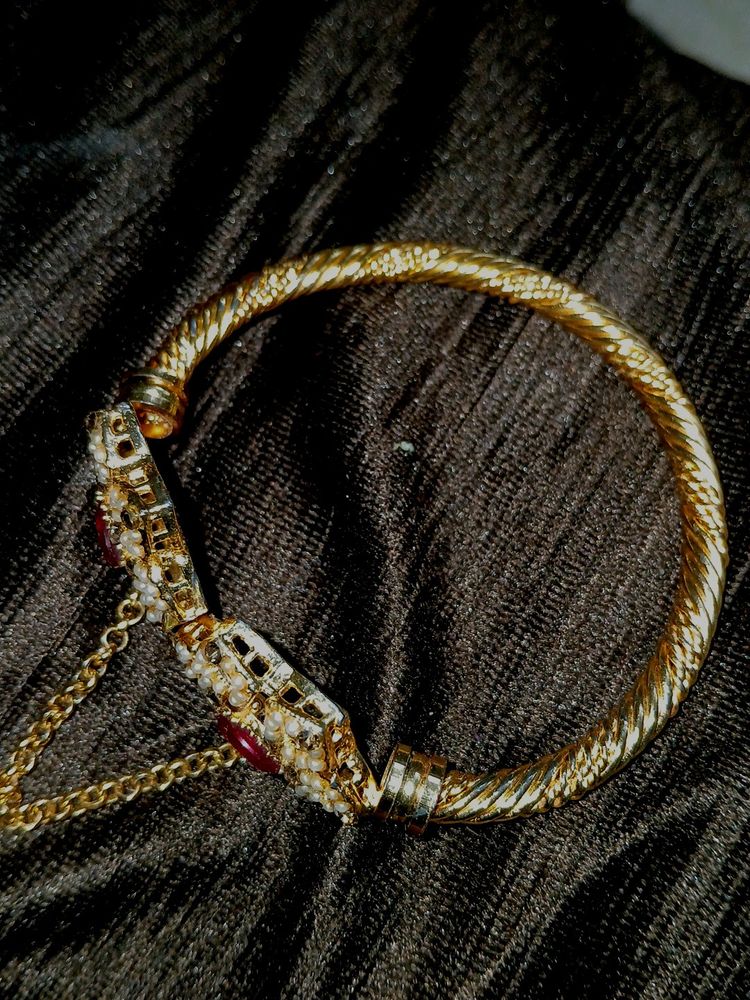 Golden Bracelate