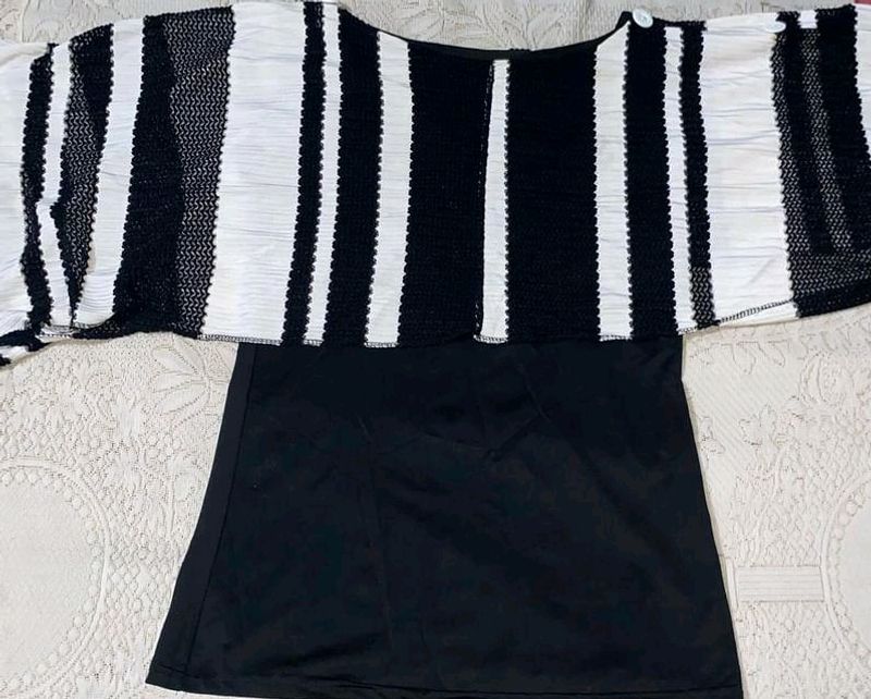 Cute Top With Black And White Design