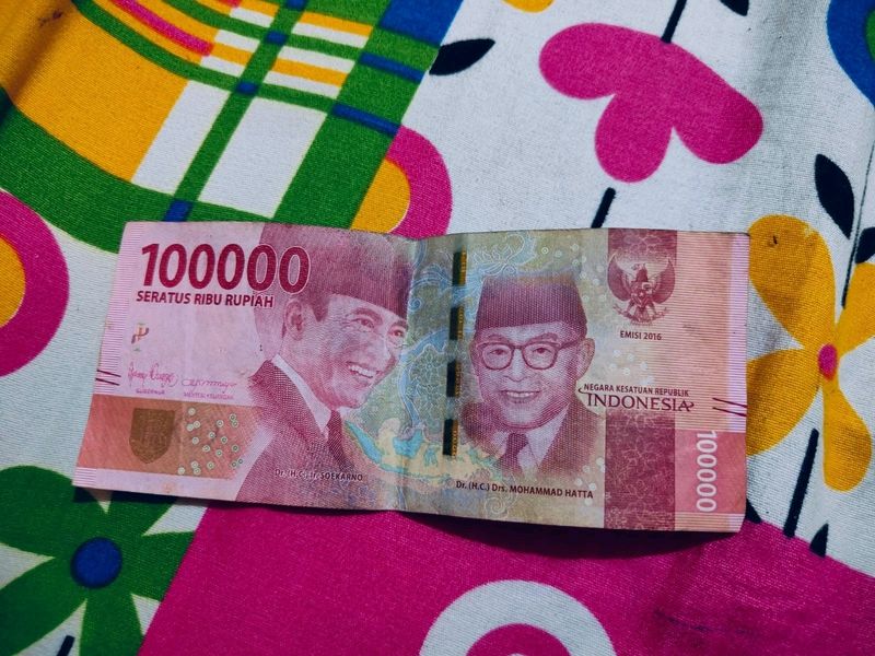 INDONESIA 1LAKH NOTE ORIGINAL