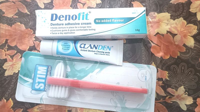 Denture Cleaning And Holding Kit