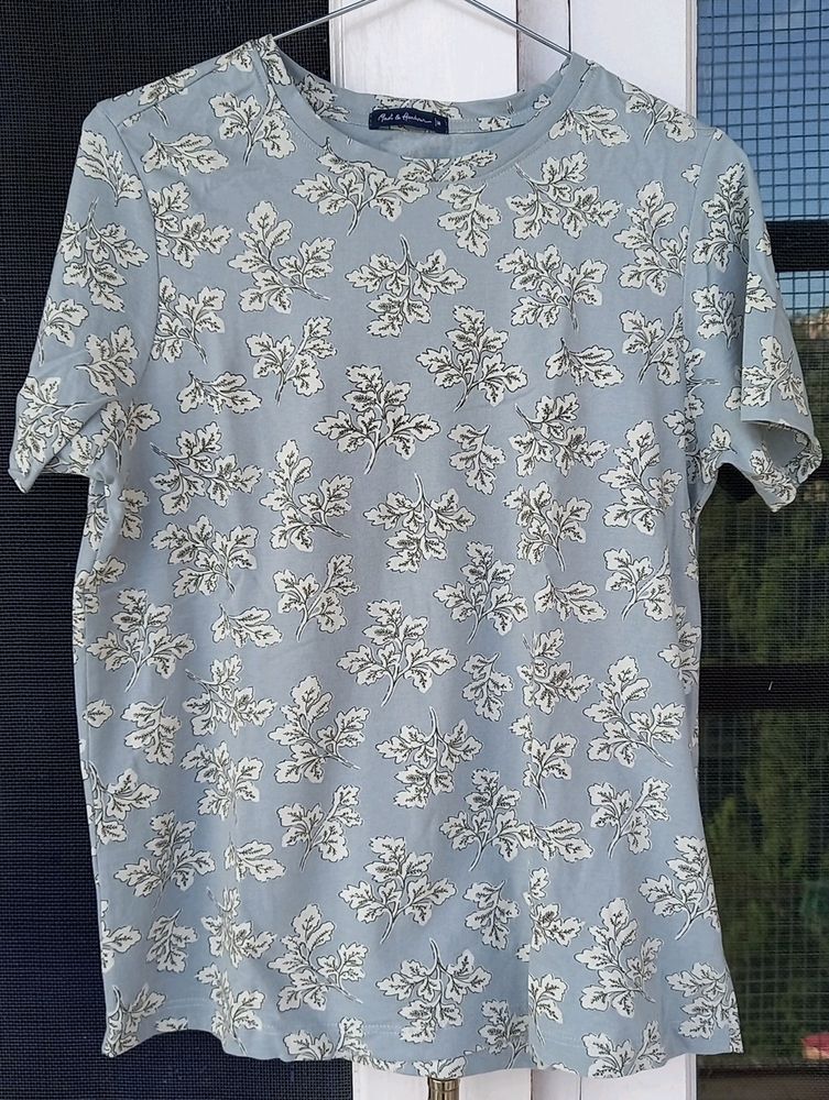 Blue And White Floral Printed Tshirt