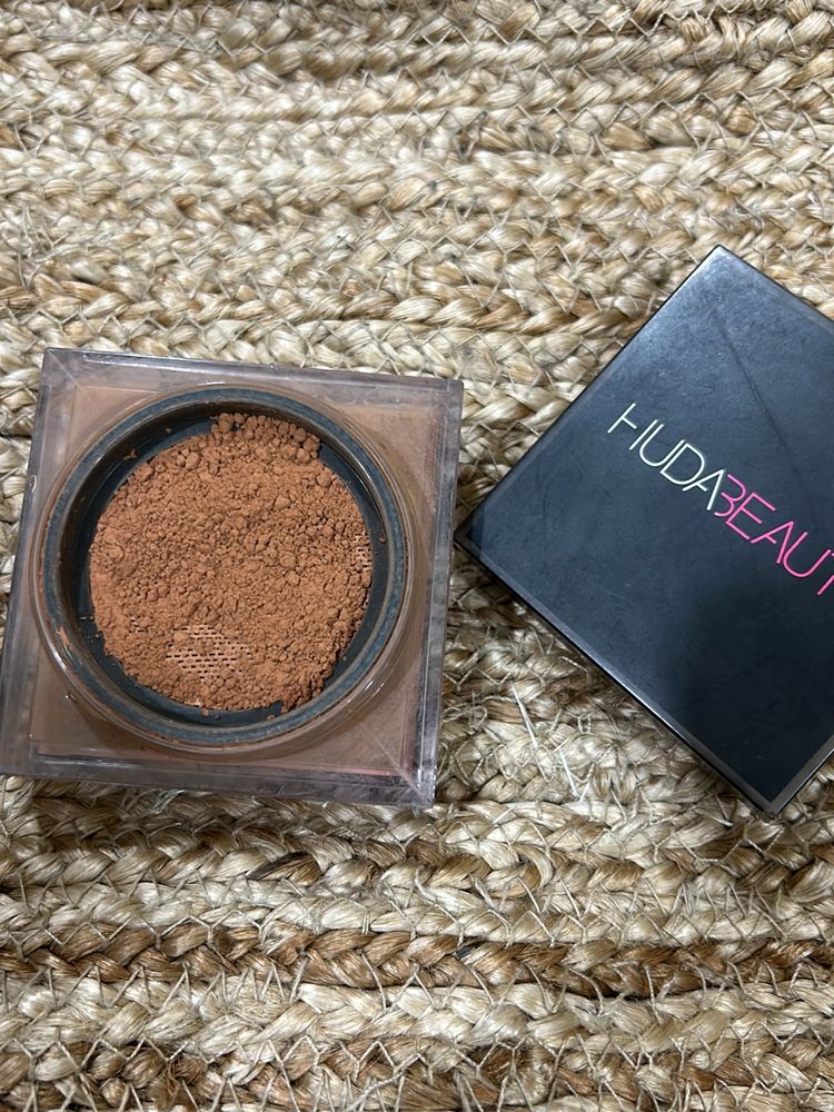 Huda Beauty Baking Powder