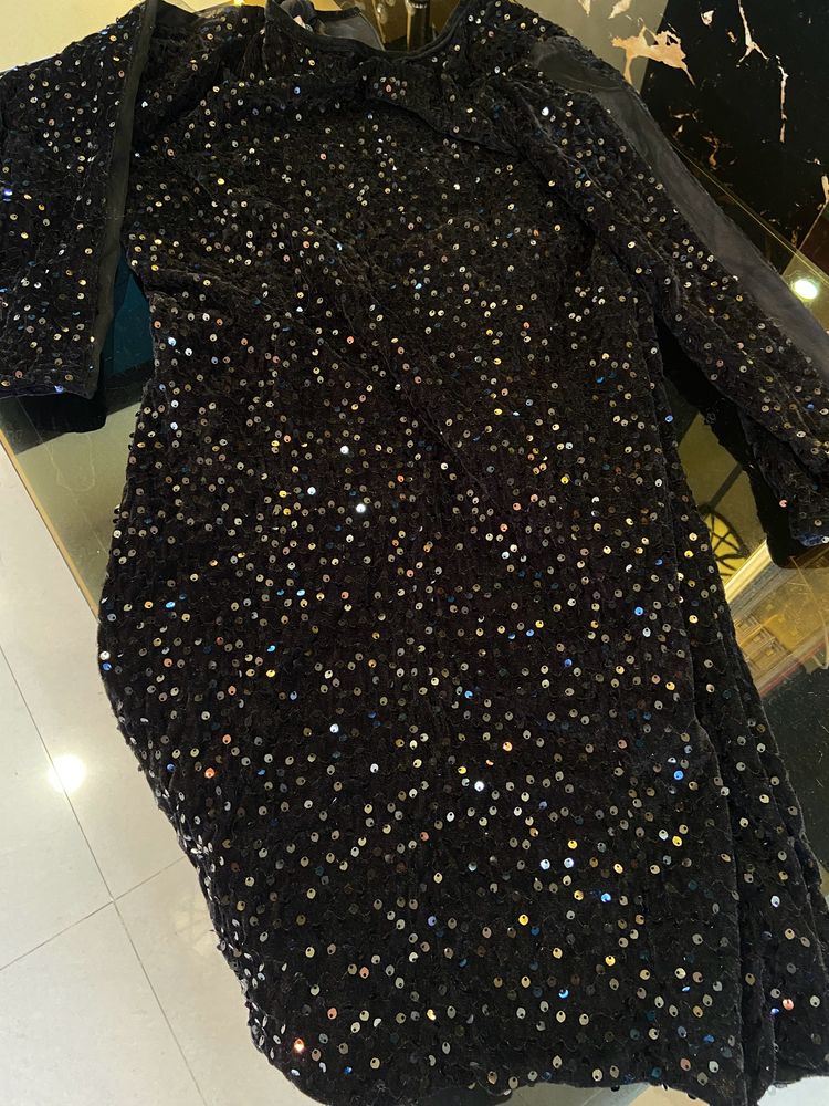 Black Sequen Dress!