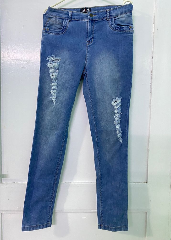 LIGHT BLUE RIPPED JEANS FOR WOMEN