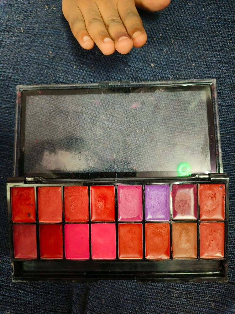 lMars 16 Stunning Shades Matte  Lipstick Pallete