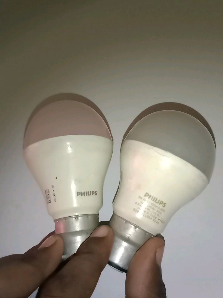 2 Philips Bulb