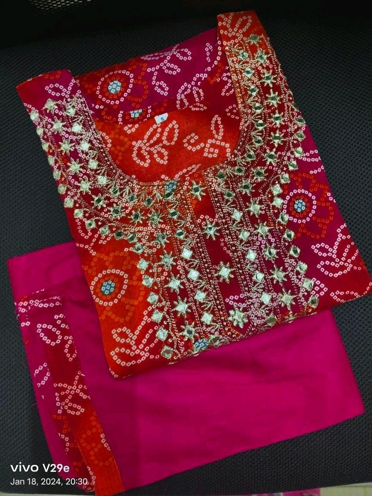 One Tym Used Bandhej Kurti Pant Set