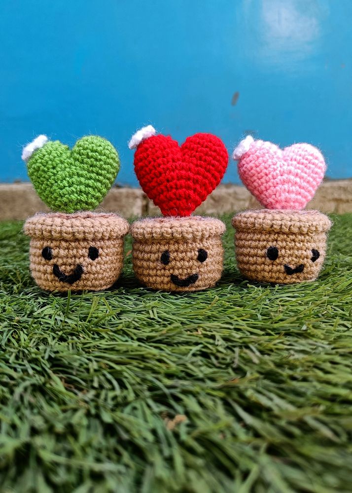 Crochet Heart Pot .