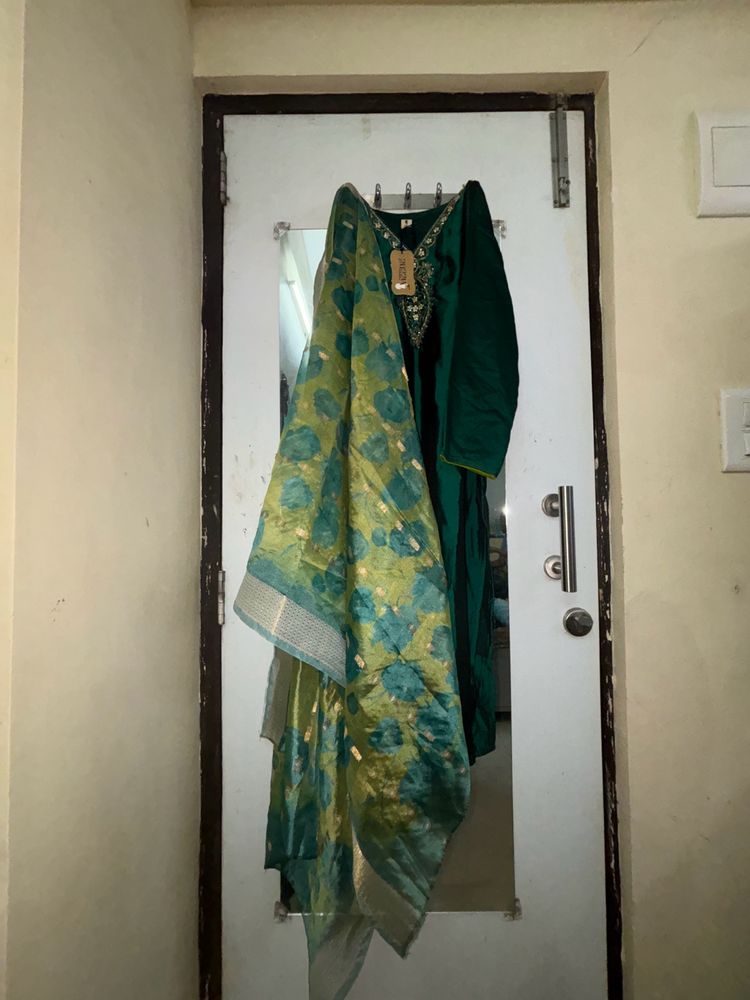 Bottle Green Kurta With Fancy Dupatta And Pants