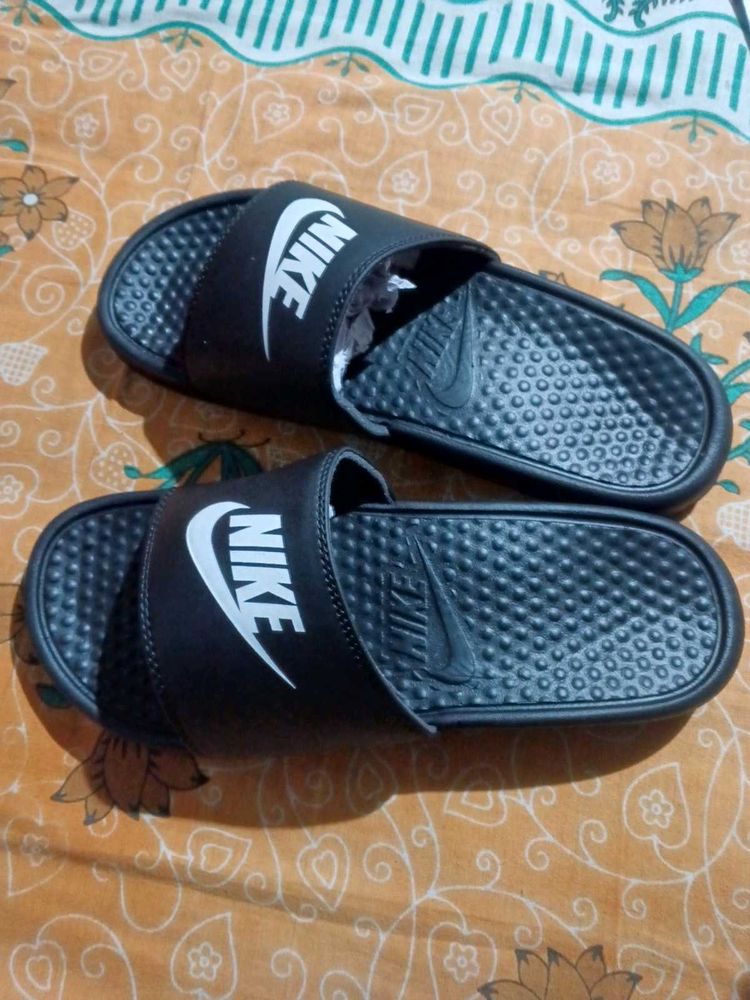 Men Black Nike Slider