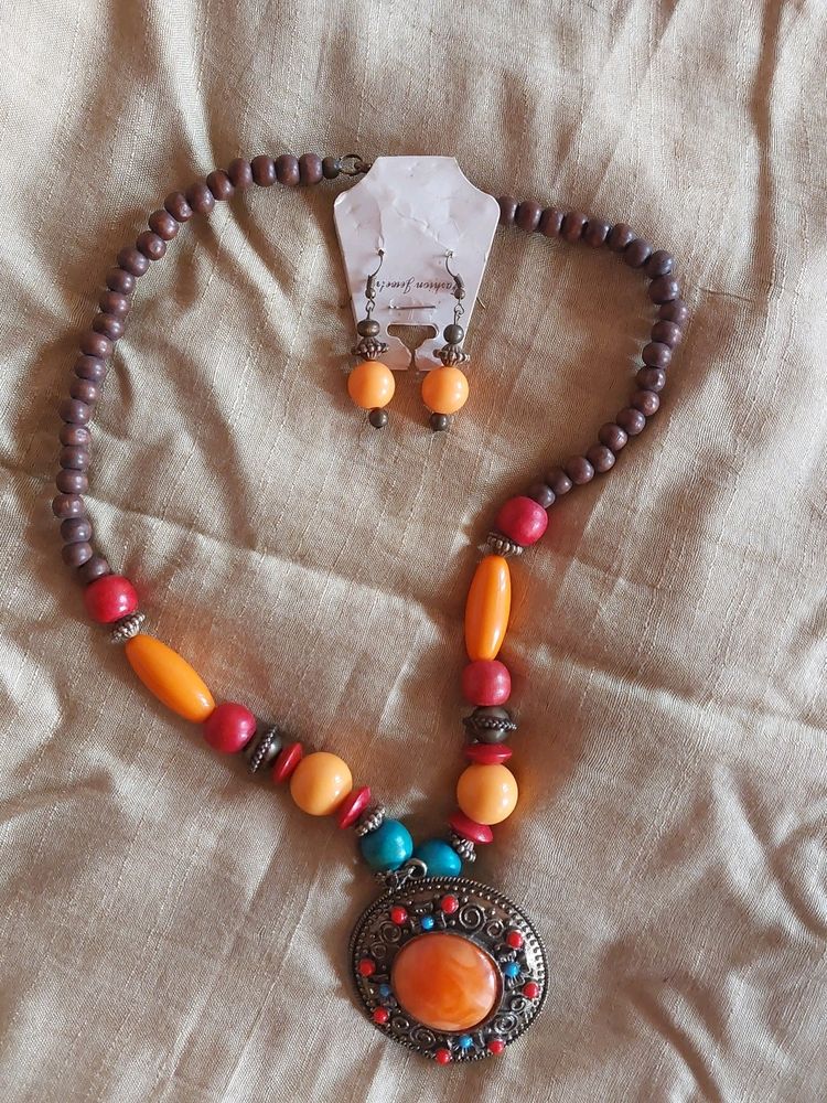 BEADED WOODEN AND METAL JWELLERY SET