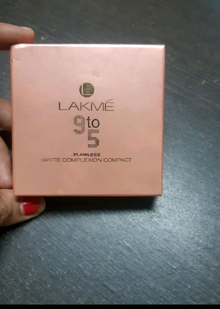 Lakme 9 to 5 Compact Powder