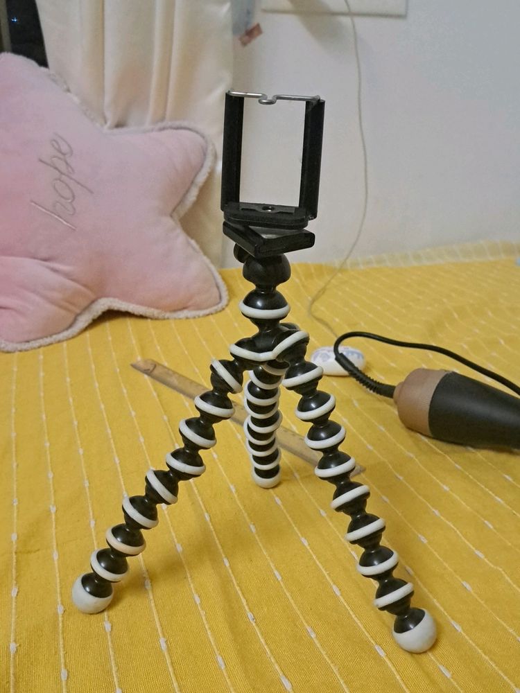 Twistable Phone Stand