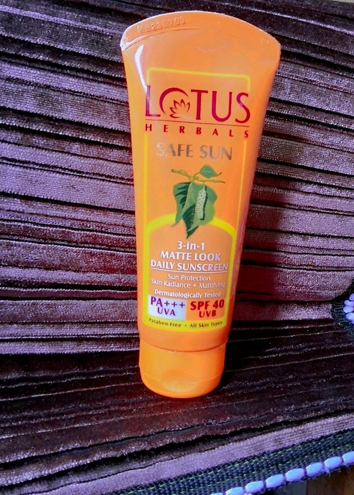 3-in-1matte Look dailyLotus Sunscreen