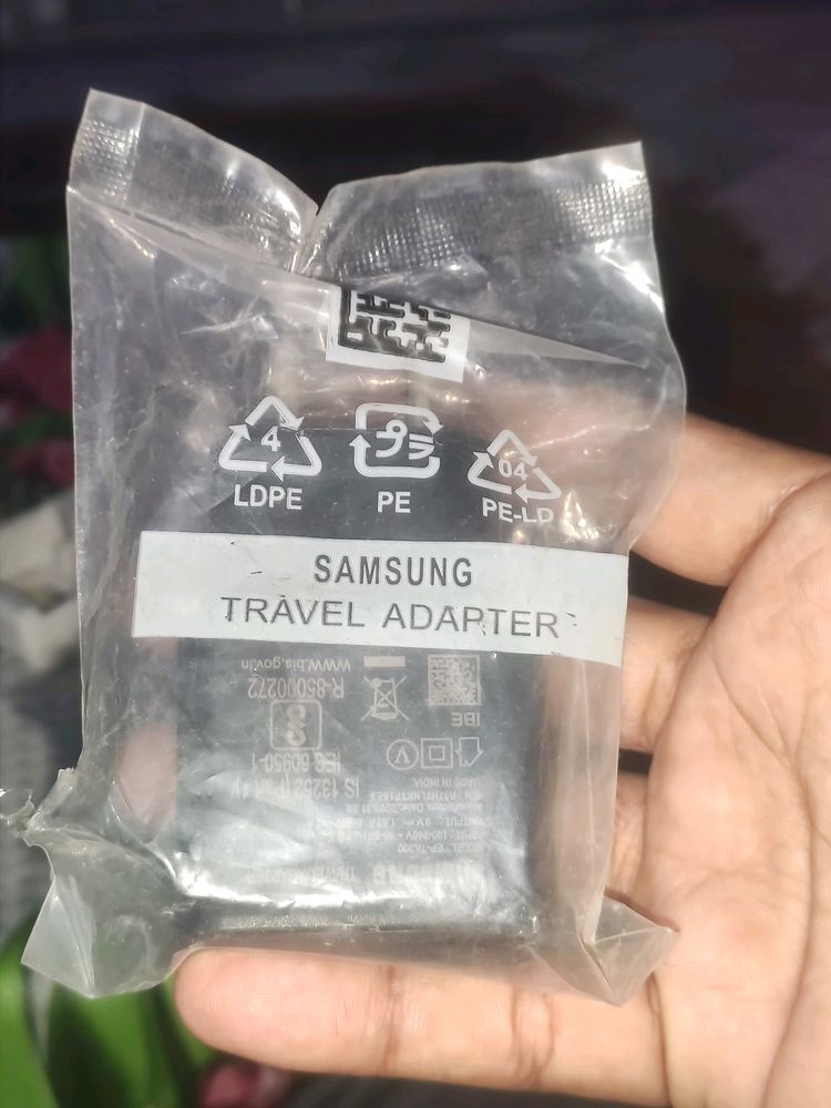 samsung quick charge adpoter just rs.280 and in coin 3000 only price fix for more smart gadgets follow me and see my profile