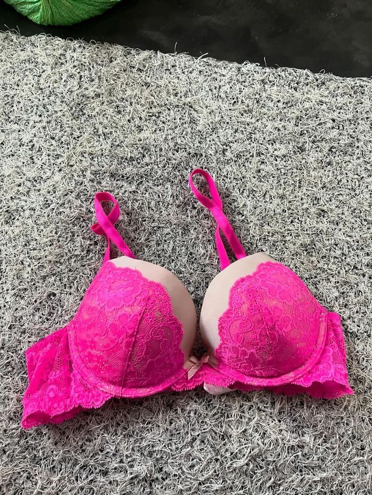 Sale‼️New Victoria Secret Lace Pushup Bra 🩷