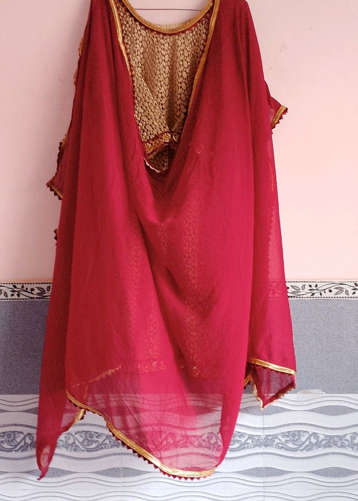 Unique Suit With Dupatta