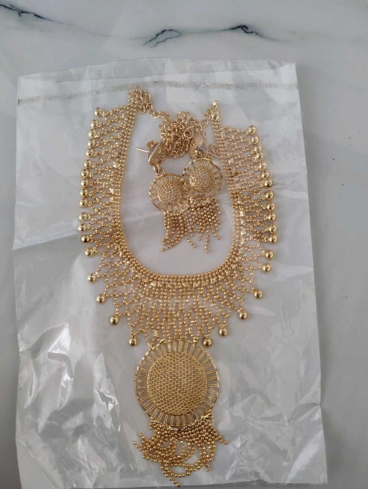 Totally New Golden Necklace With Earrings