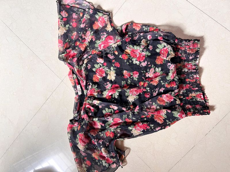 Very pretty Floral Crop Top