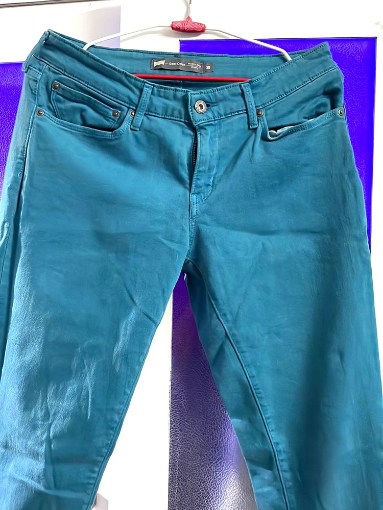 Levis Sea Green Very Good Condition Jeans Size 30