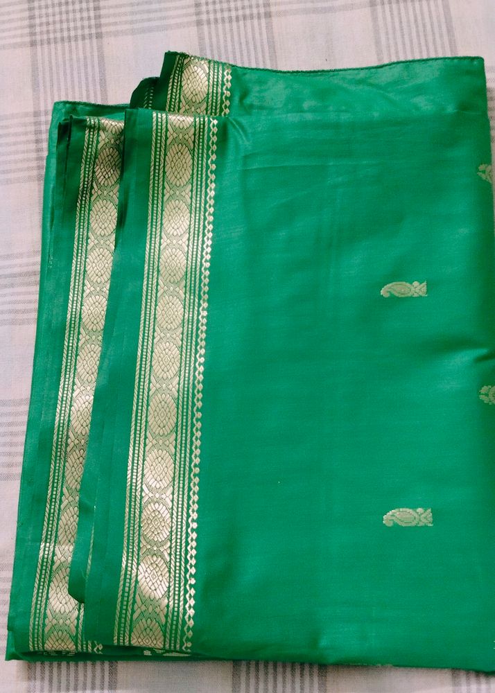 Beautiful Zari Border Saree💚