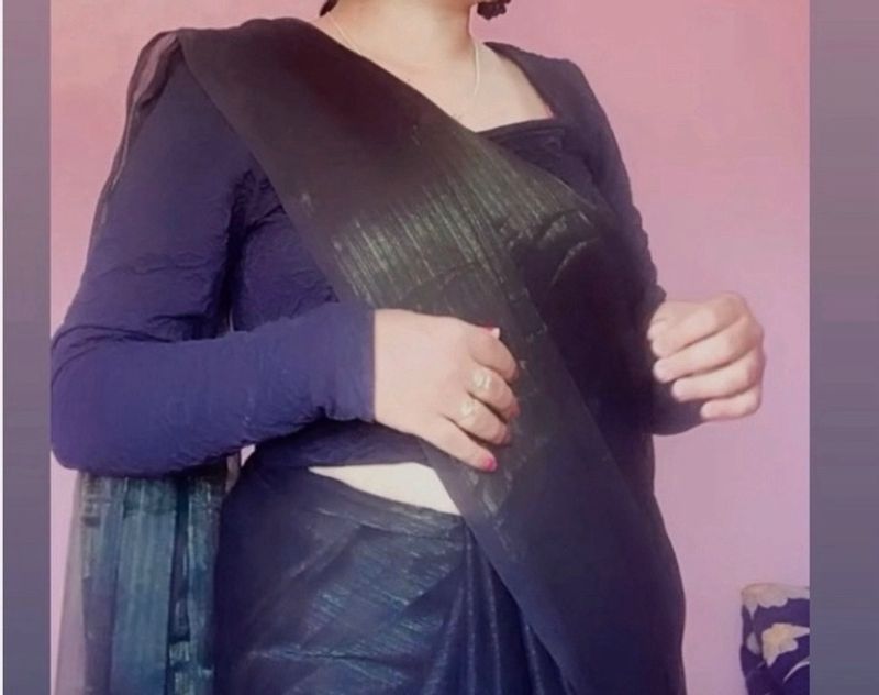 🎀Black & Green Saree 🎀