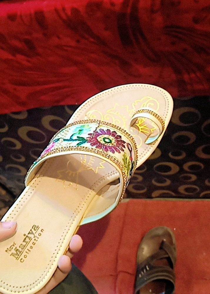 I Am Selling Ladies Sandals And Footwear