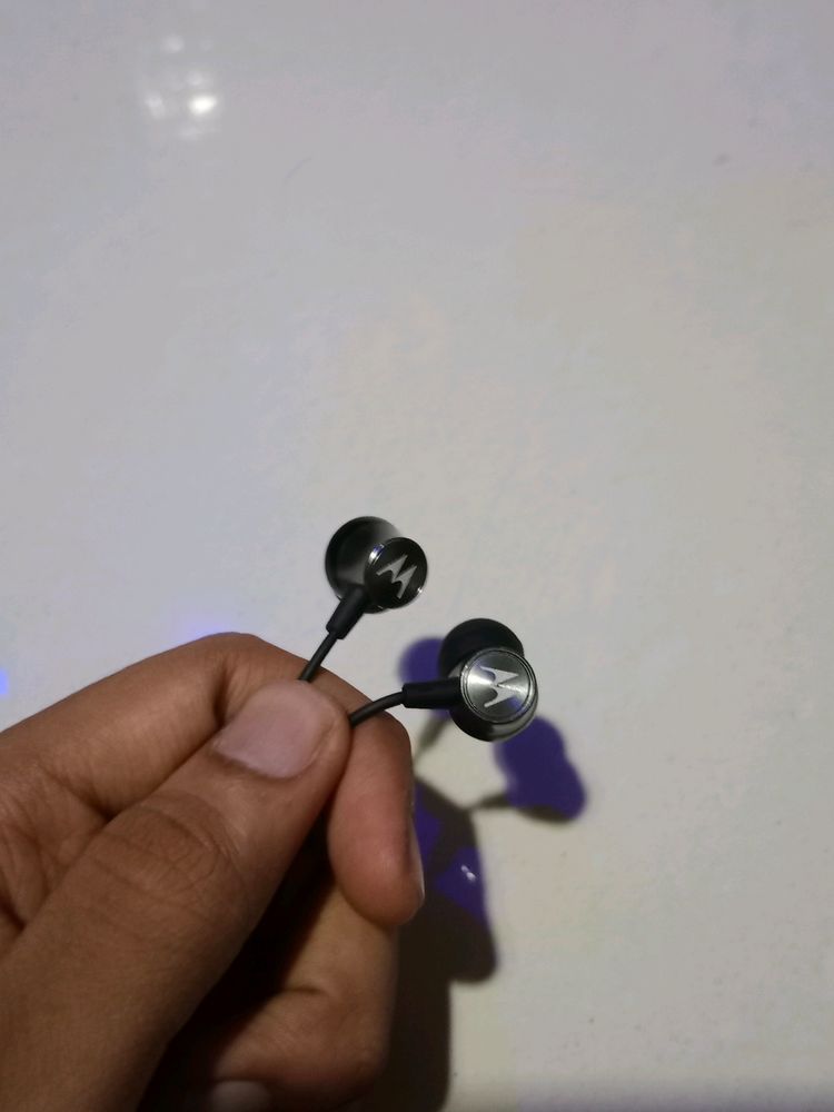 New Motorola Earphone