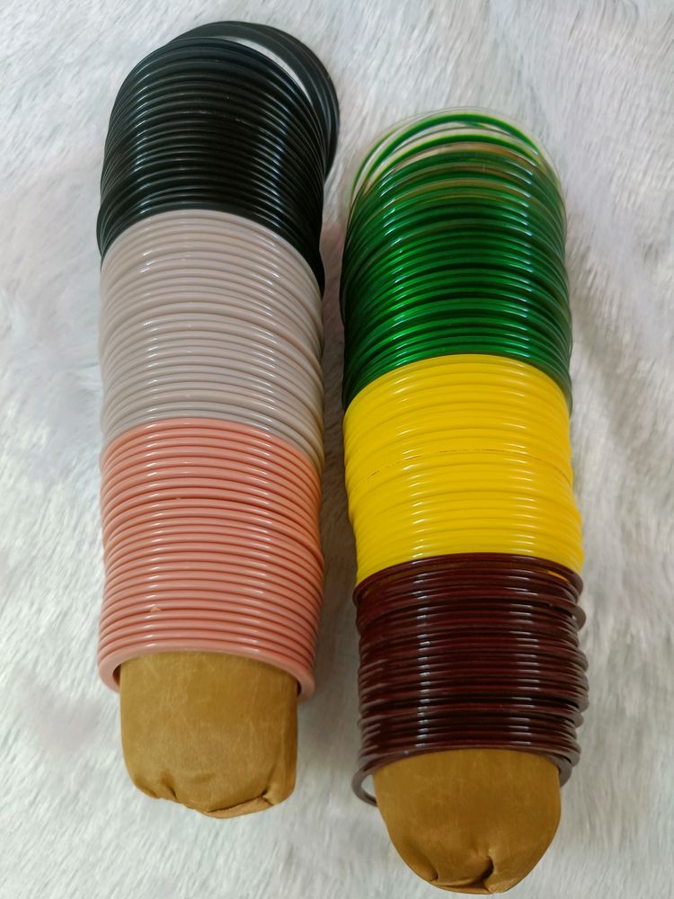 Pack Of 6 Multicolour Plastic Bangles Set .2/6