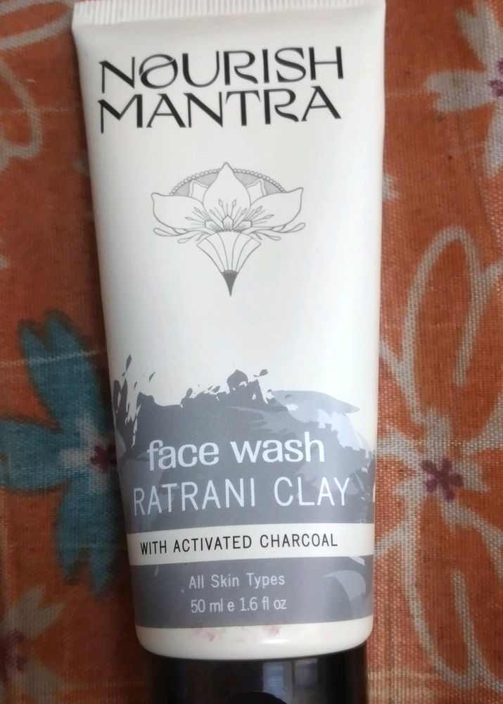 22) Nourish Mantra CHARCOAL FACEWASH