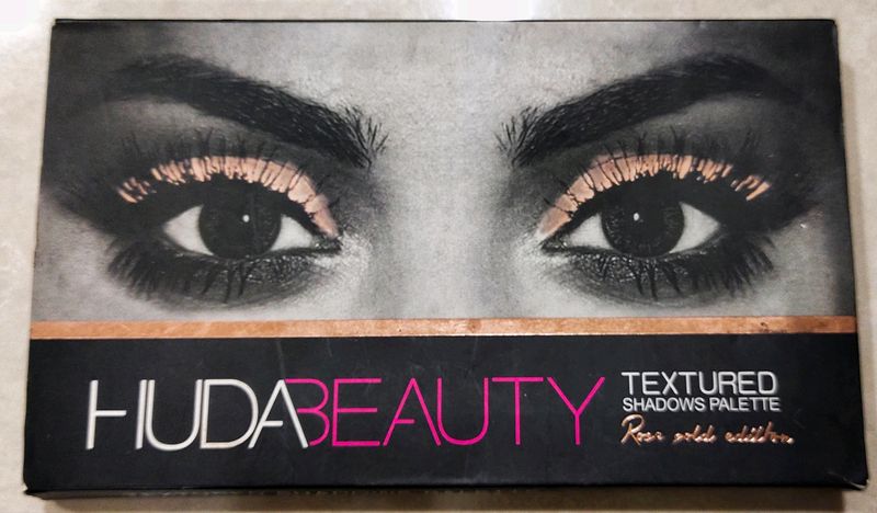 Huda Beauty Eye Shadow Palette.