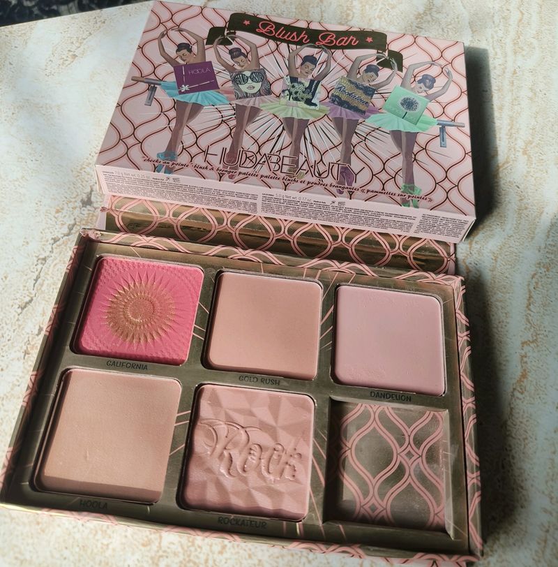 Huda beauty blush bar palette 😍