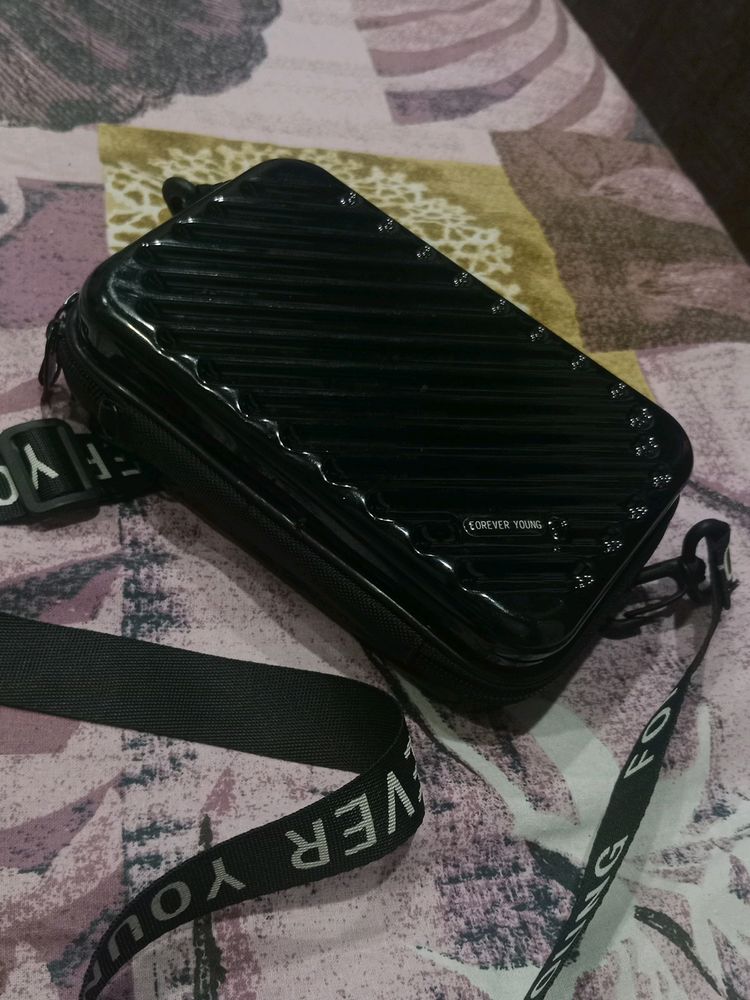 Black Detachable Sling Bag , Also Used As Clutch