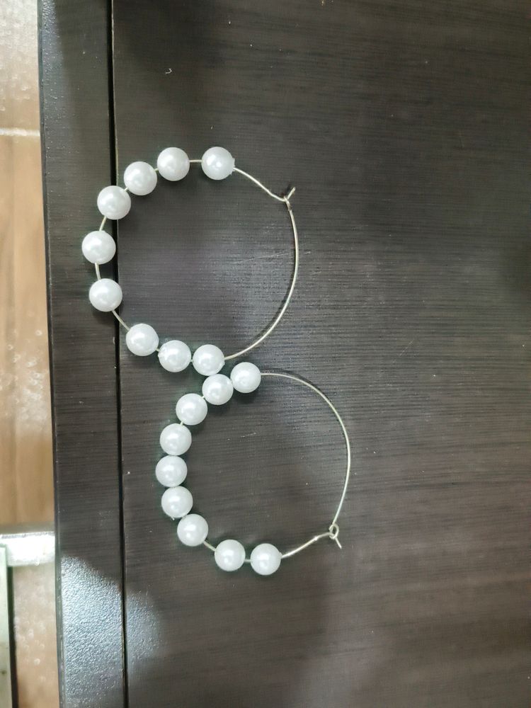 round pearl earing