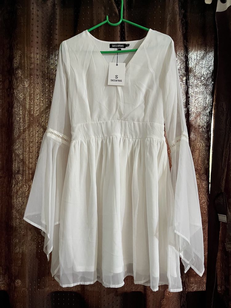 White Swrill Sleeves Dress 🤍