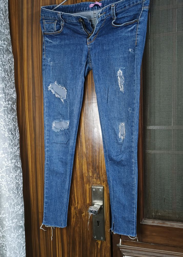 Blue Damaged Jeans For Women