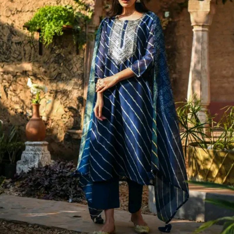 Women Navy Blue Kurta Pant Set