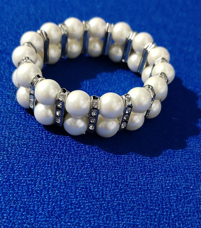 Pearl Bracelet, Stylish Hand Band