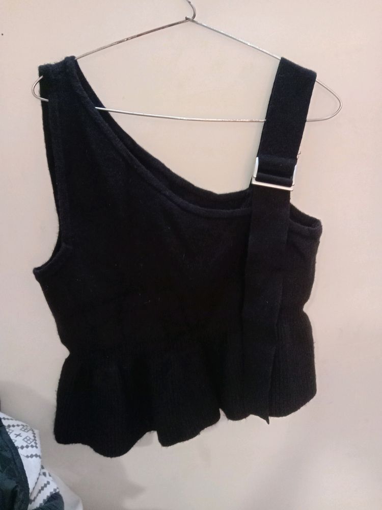 Asymmetric Woolen Top