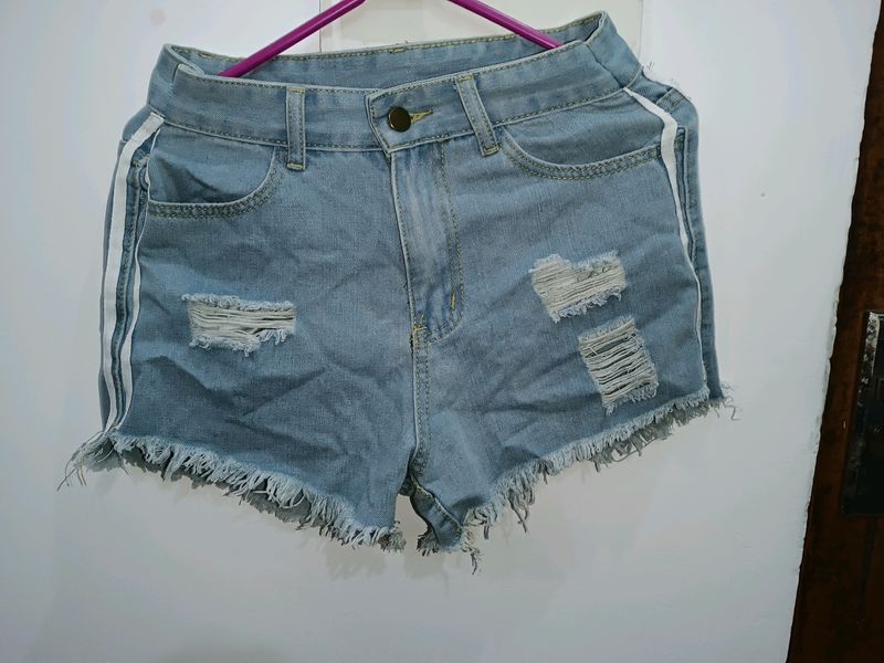 Casual Wear Denim Shorts For Womens