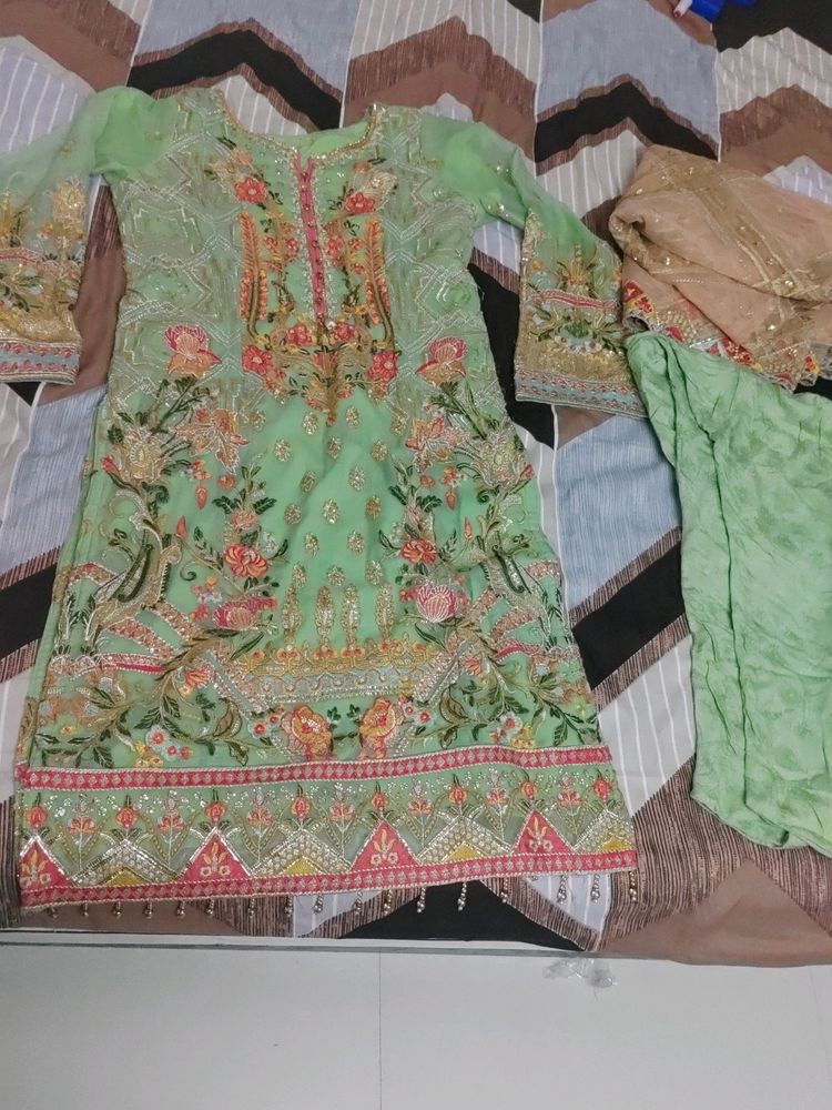 Tawaqwal Og Pakistan Heavy Work Dress