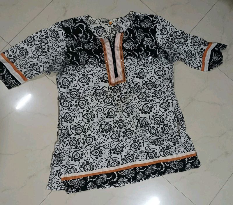 Short Kurti In XL Size.