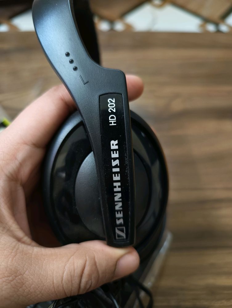 Sennheiser HD202 STUDIO Monitor Headphones