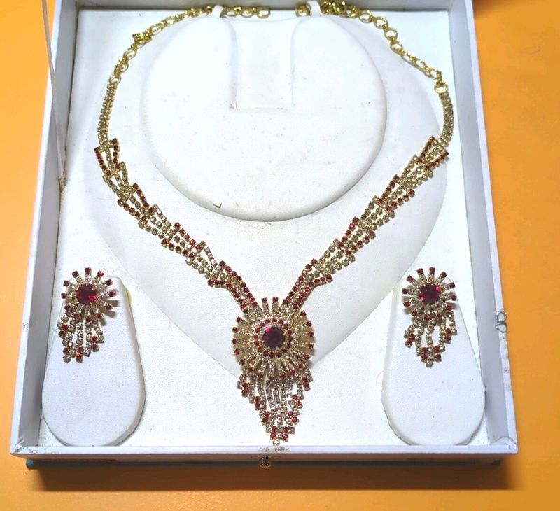 (Worn Once) Branded Gold Plated Jewellery Set!