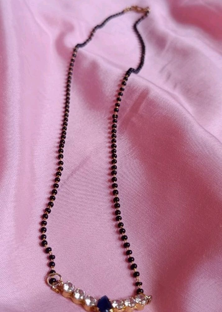 SIMPLE  PENDENT  MANGALASUTRA