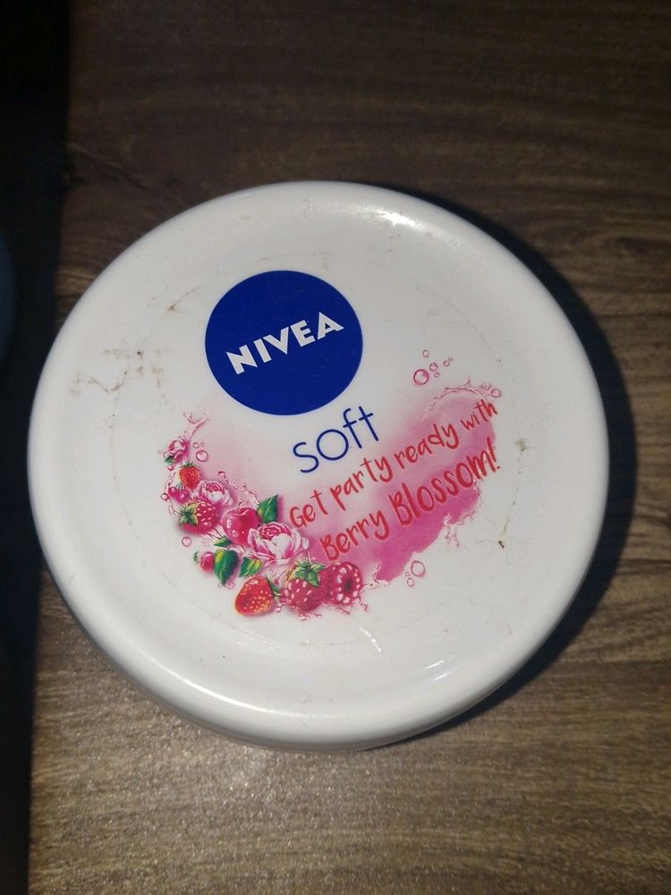 nivea berry moisturizer 🎀