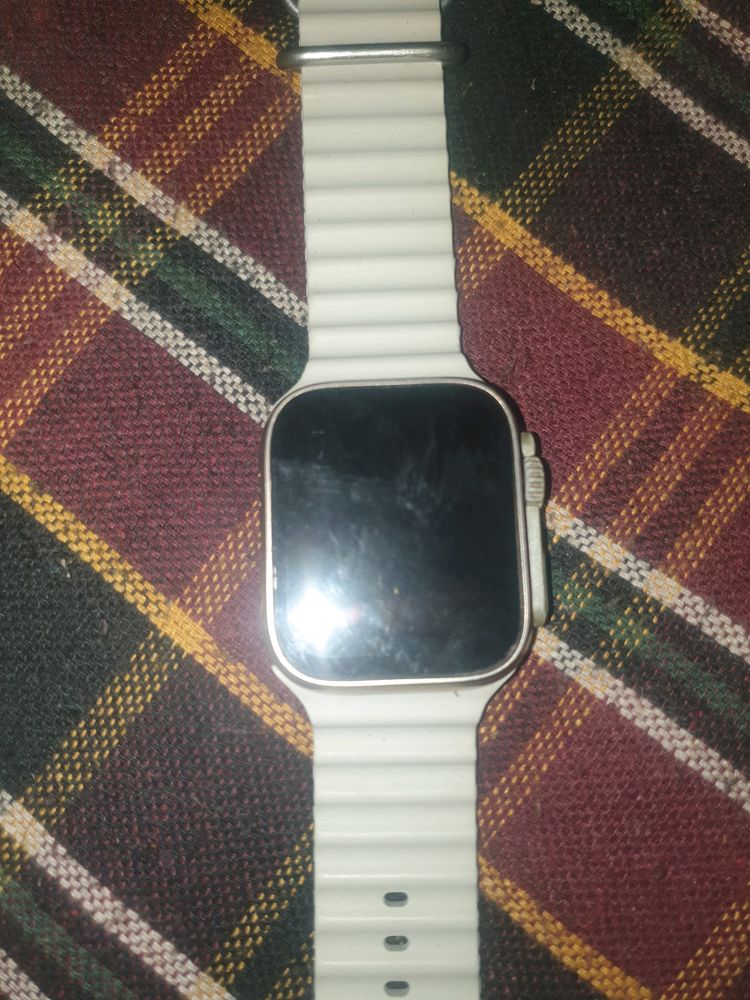 Smart Watch (DEAD WATER DAMAGE)