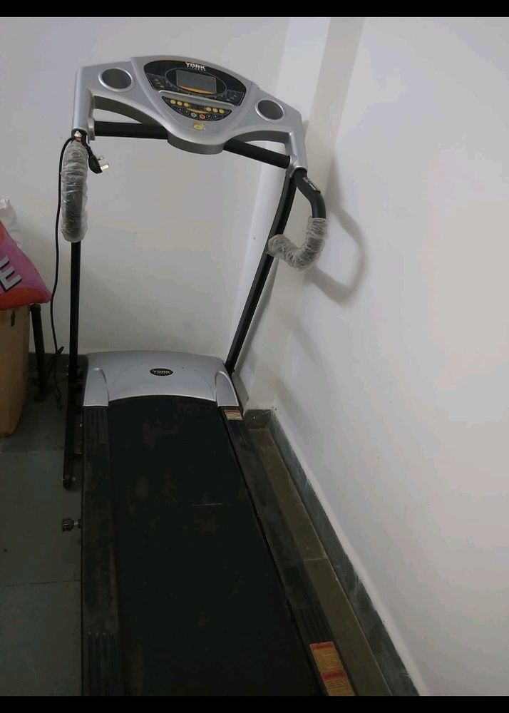 Treadmill Unused